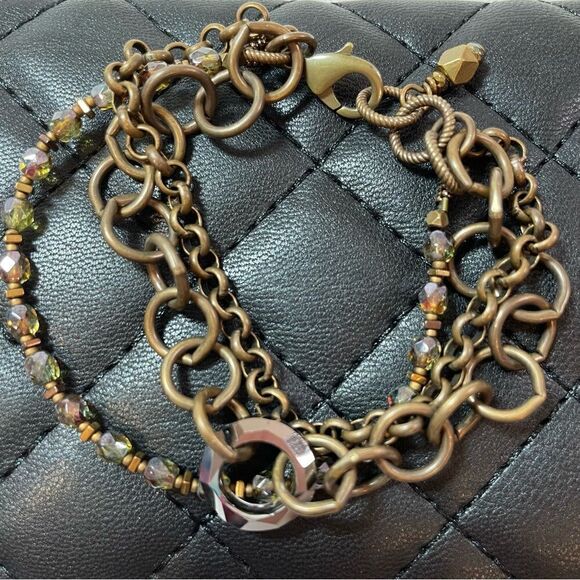 Earthy brass and Czech Crystal & Swarovski ring triple strand bracelet - Picture 5 of 7